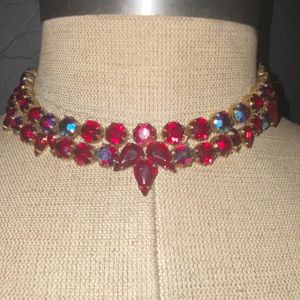 Vintage 15” goldtone metal necklace hook clasp faceted red rhinestones aurora Bo